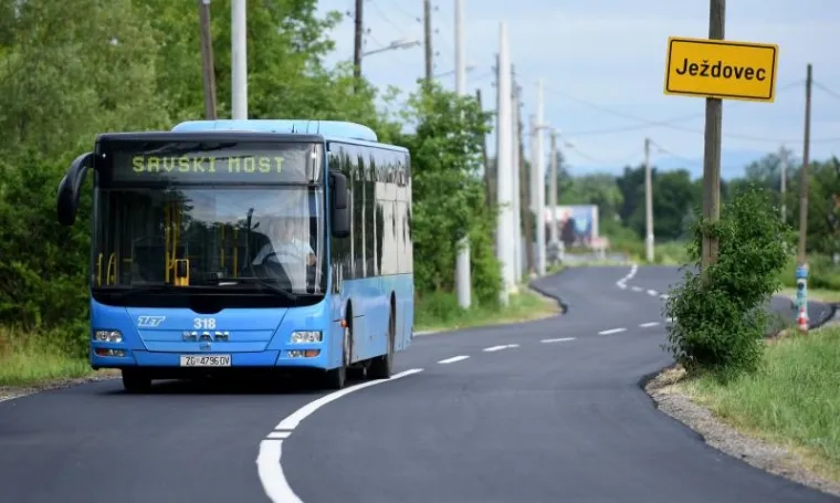 BANDIĆ NASTAVLJA DELATI: Rano jutros obišao rekonstrukciju ceste u Ježdovcu