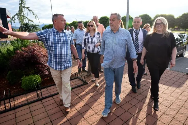 Novinarima je kazao kako je tajna njegova uspjeha u radu. “Volim ljude i volim posao koji radim”, kazao je gradonačelnik Zagreba.