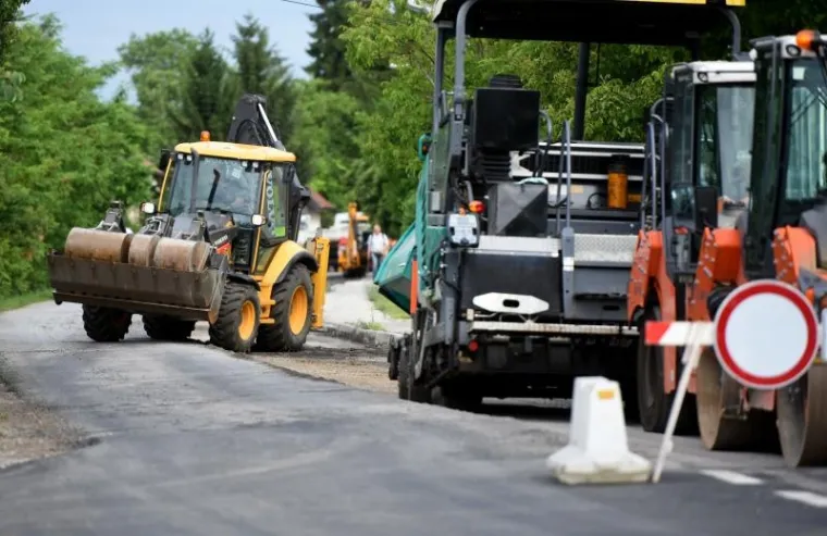 Novoizabrani gradonačelnik Milan Bandić do&scaron;ao je u Ježdovac gdje se odvija rekonstrukcija ceste.