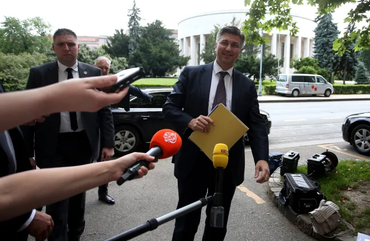 Dolazak članova na sjednicu Predsjedni&scaron;tva i Nacionalnog vijeća HDZ-a