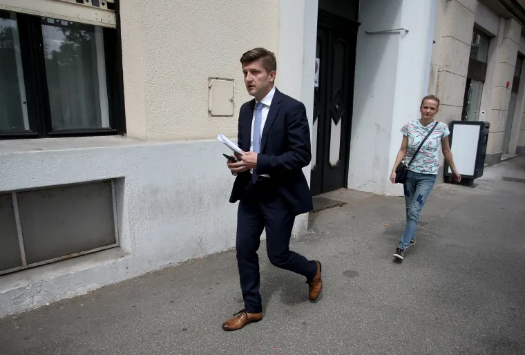 Dolazak članova na sjednicu Predsjedni&scaron;tva i Nacionalnog vijeća HDZ-a