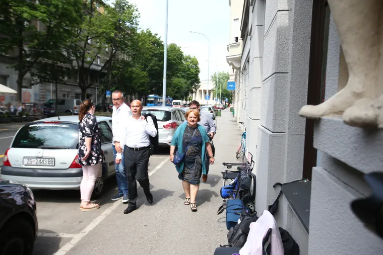 Članovi stranke dolaze na sjednicu Predsjedni&scaron;tva HNS-a