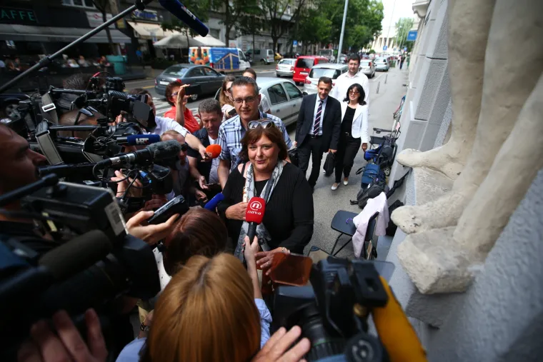 Članovi stranke dolaze na sjednicu Predsjedni&scaron;tva HNS-a