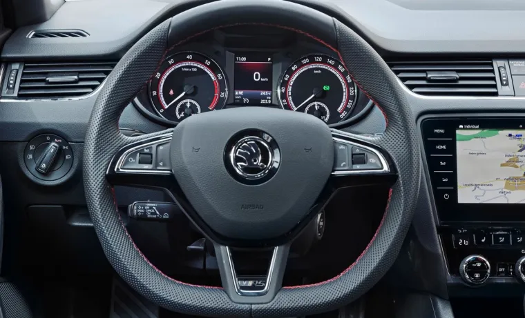DVIJE IZVEDBE, JEDNAKO BRUTALNE: Škoda Octavia RS 245 je najsnažnija Octavia ikad