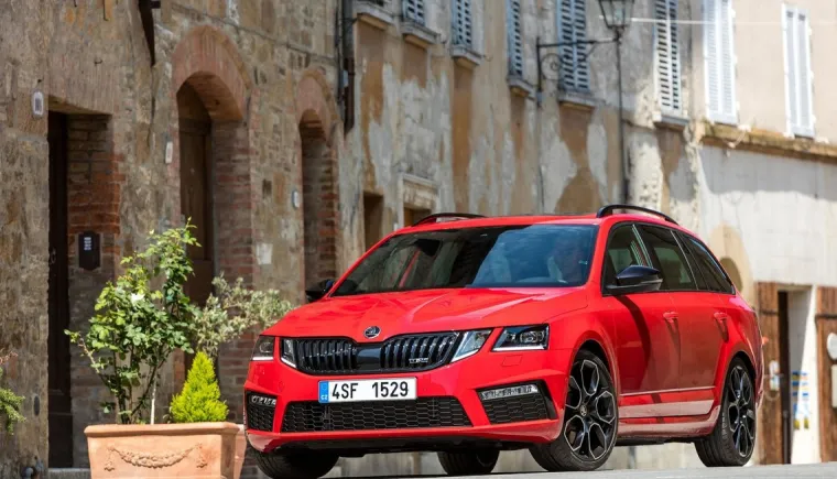 DVIJE IZVEDBE, JEDNAKO BRUTALNE: Škoda Octavia RS 245 je najsnažnija Octavia ikad