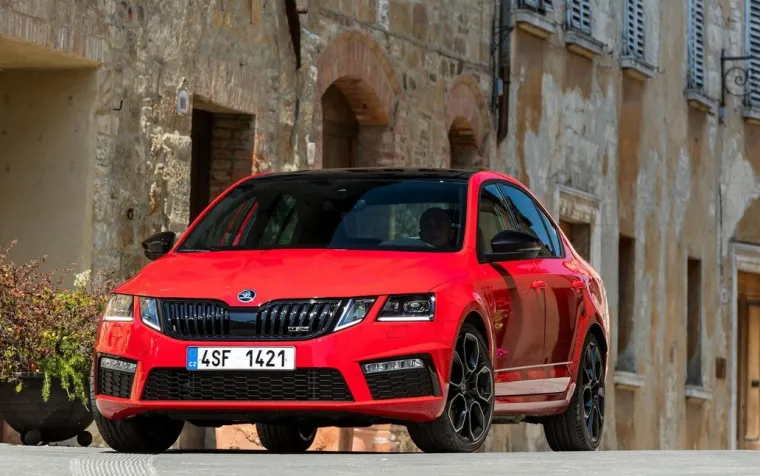 DVIJE IZVEDBE, JEDNAKO BRUTALNE: Škoda Octavia RS 245 je najsnažnija Octavia ikad