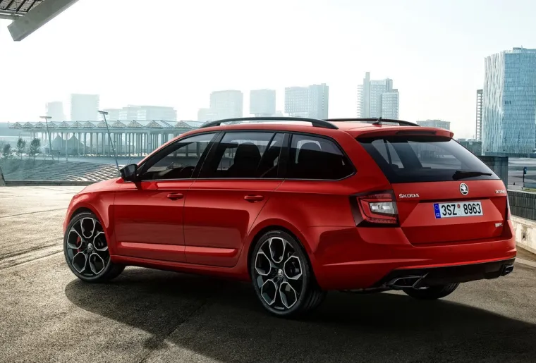 DVIJE IZVEDBE, JEDNAKO BRUTALNE: Škoda Octavia RS 245 je najsnažnija Octavia ikad