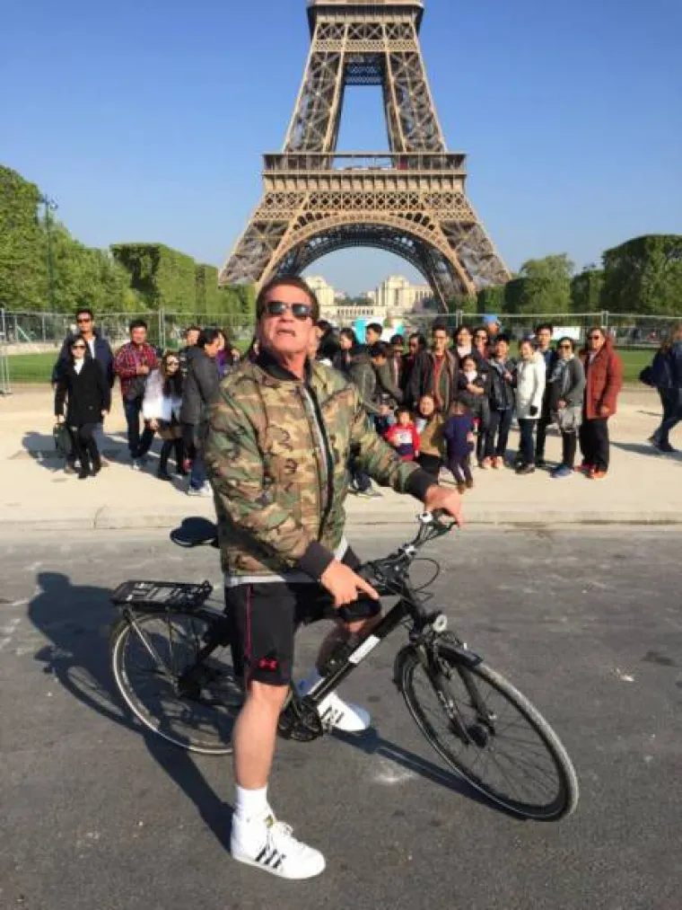 Čini se da zvijezde jako uživaju uskakati u kadar običnim ljudima koji se pokušavaju fotografirati. I što je najbolje, to im ide dosta dobro! Neke od najboljih slavnih fotobombi pogledajte u nastavku.