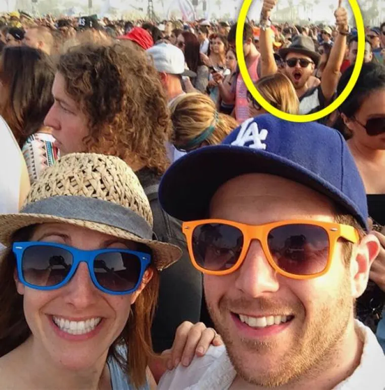 SLAVNI OBOŽAVAJU FOTOBOMBE I DOBRI SU U TOME! Uskaču u kadrove običnim ljudima i popravljaju im dan