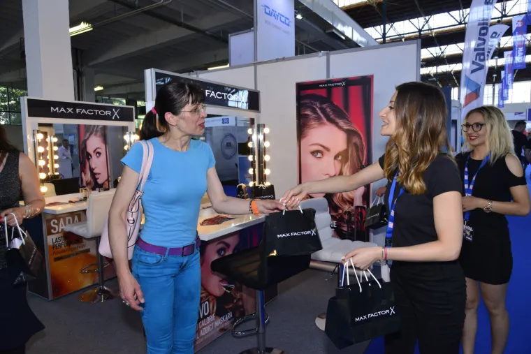 'BRZE I ŽESTOKE' POKAZALE KAKO BARATAJU VOLANOM: Novinarke probile led i odvozile prvu žensku trku na Utrci ubrzanja