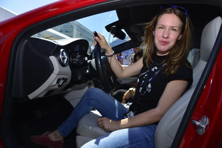 'BRZE I ŽESTOKE' POKAZALE KAKO BARATAJU VOLANOM: Novinarke probile led i odvozile prvu žensku trku na Utrci ubrzanja