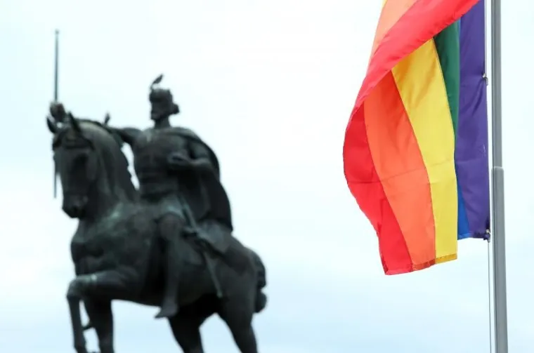 Zastave duginih boja na Trgu kralja Tomislava najavljuju 16. Povorku ponosa