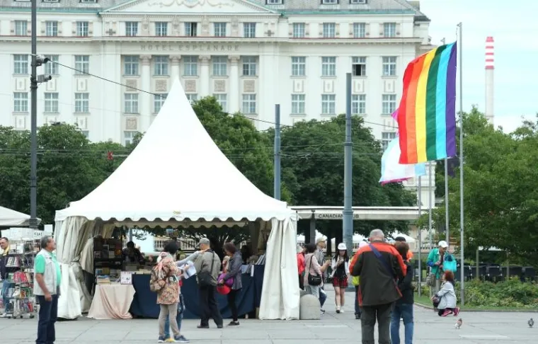 Zastave duginih boja na Trgu kralja Tomislava najavljuju 16. Povorku ponosa