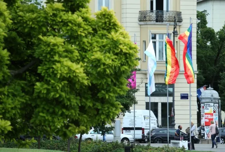 Zastave duginih boja na Trgu kralja Tomislava najavljuju 16. Povorku ponosa