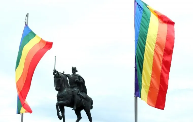 Zastave duginih boja na Trgu kralja Tomislava najavljuju 16. Povorku ponosa