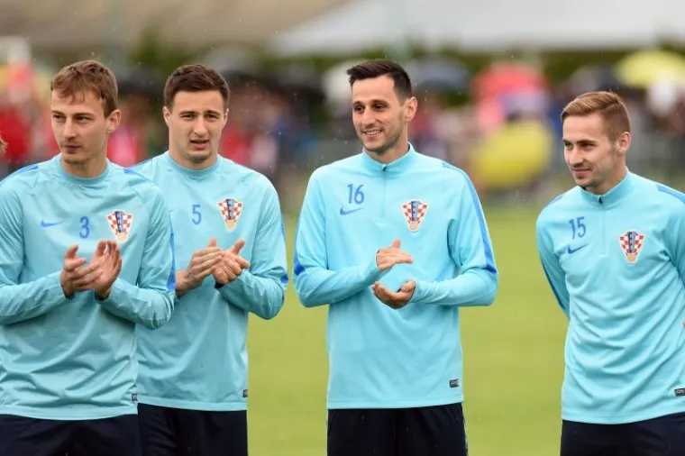 NI KI&Scaron;A NIJE OHLADILA NAVIJAČE UZ TEREN: Pogledajte atmosferu s treninga na kojem su se priključili Modrić i Kovačić