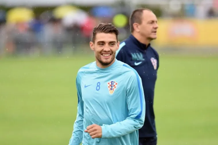 NI KI&Scaron;A NIJE OHLADILA NAVIJAČE UZ TEREN: Pogledajte atmosferu s treninga na kojem su se priključili Modrić i Kovačić