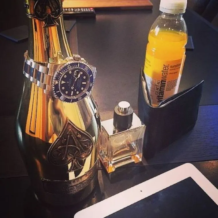 BOGATA DJEČURLIJA STVARNO NEMA MJERU: Pogledajte kako se novcem razbacuju djeca bogatih &Scaron;vicaraca