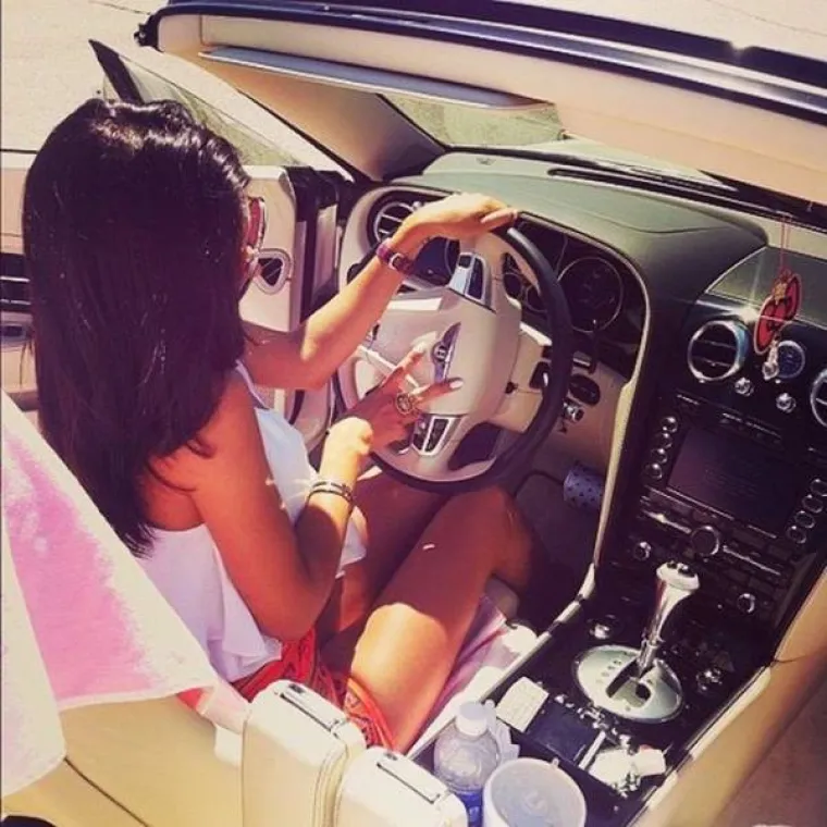 BOGATA DJEČURLIJA STVARNO NEMA MJERU: Pogledajte kako se novcem razbacuju djeca bogatih &Scaron;vicaraca