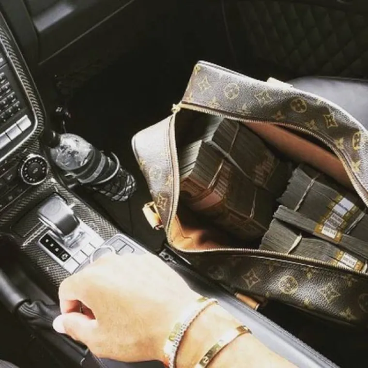 BOGATA DJEČURLIJA STVARNO NEMA MJERU: Pogledajte kako se novcem razbacuju djeca bogatih &Scaron;vicaraca