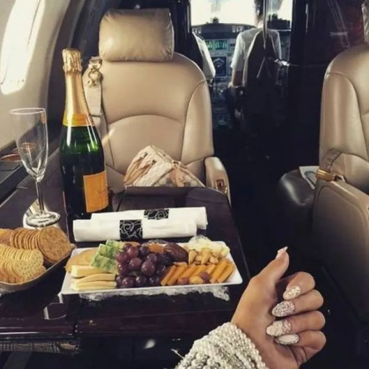 BOGATA DJEČURLIJA STVARNO NEMA MJERU: Pogledajte kako se novcem razbacuju djeca bogatih &Scaron;vicaraca