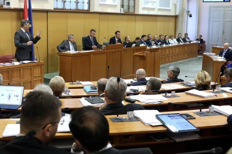 AKTUALNO PRIJEPODNE U SABORU: Zabrinuta lica Vlade Andreja Plenkovića