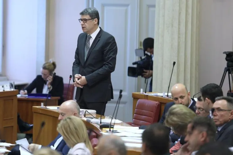 AKTUALNO PRIJEPODNE U SABORU: Zabrinuta lica Vlade Andreja Plenkovića