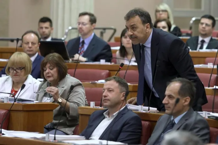 AKTUALNO PRIJEPODNE U SABORU: Zabrinuta lica Vlade Andreja Plenkovića