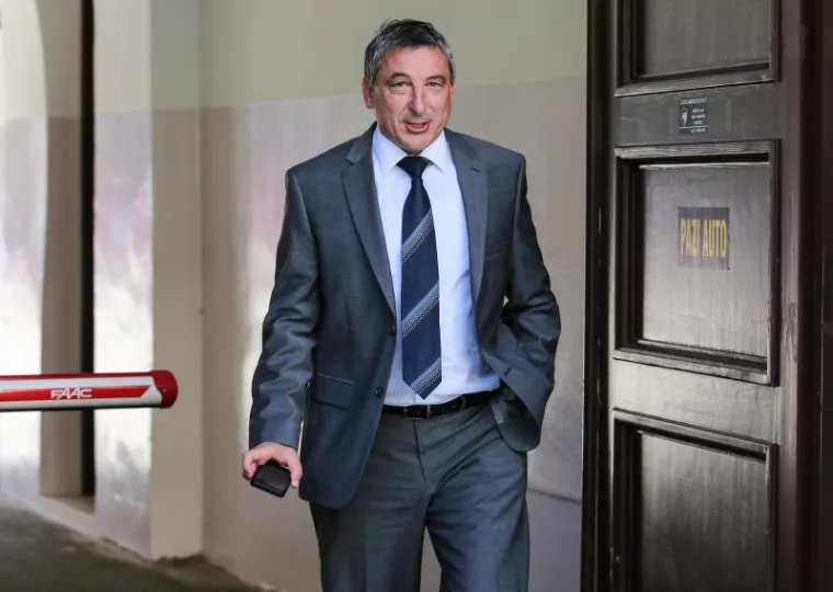 RAZOČARANI HNS-ovci ISPRED SREDIŠNJICE STRANKE ZAPALILI SVIJEĆE: 'HNS je umro'