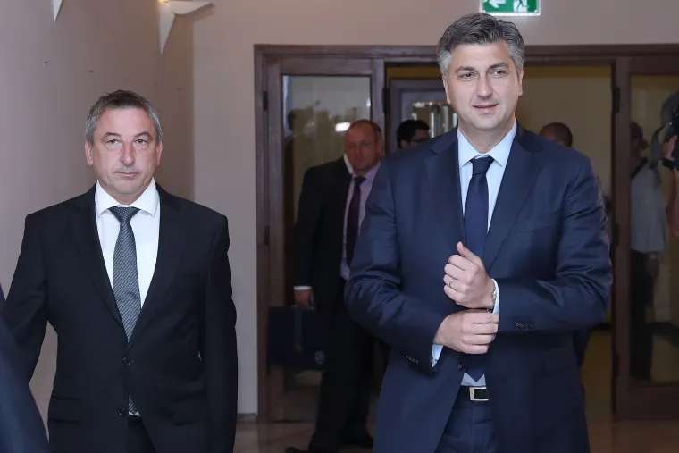 Klub zastupnika HDZ-a prije glasovanja u Saboru o povjerenju novim ministrima