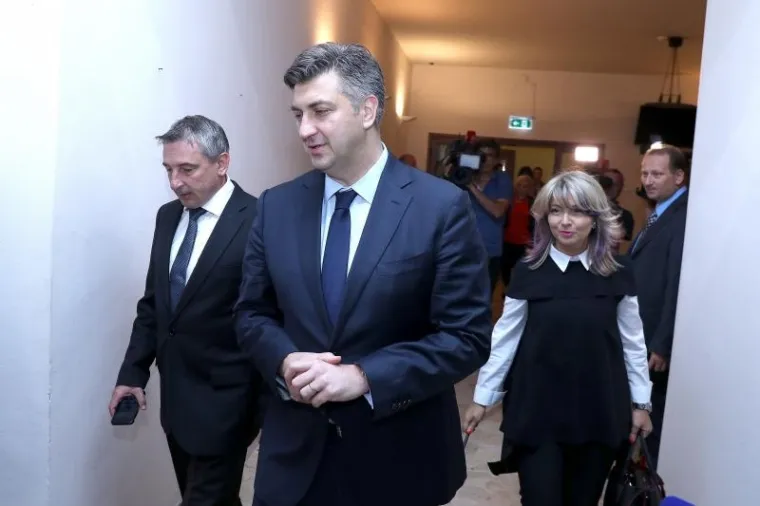 KANDIDATI ZA MINISTRE STIGLI U SABOR: Premijer se pojavio u pratnji HNS-ovaca