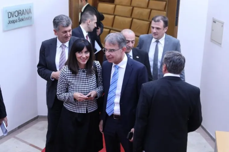 KANDIDATI ZA MINISTRE STIGLI U SABOR: Premijer se pojavio u pratnji HNS-ovaca