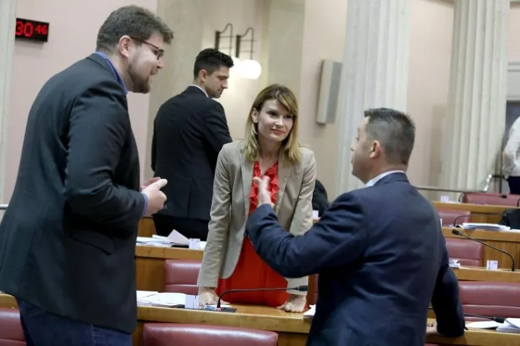 ATRAKTIVNA SDP-ovka: Što je tako snuždilo Igora Dragovana da ga je Sabina Glasovac morala tješiti?