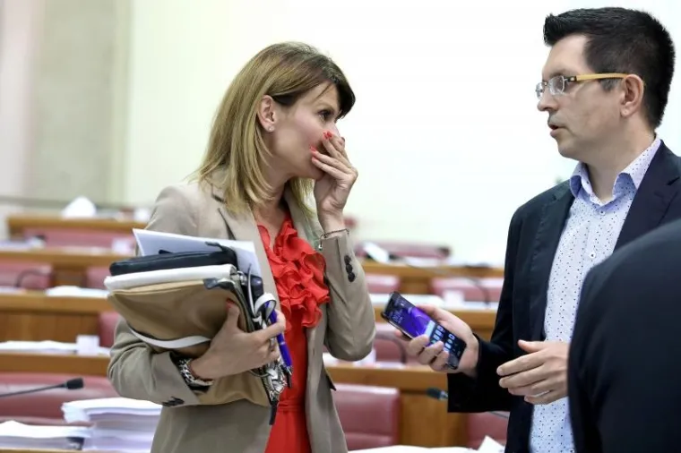 ATRAKTIVNA SDP-ovka: Što je tako snuždilo Igora Dragovana da ga je Sabina Glasovac morala tješiti?