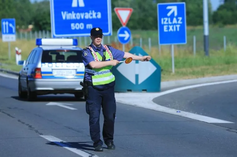 TE&Scaron;KA PROMETNA NESREĆA KOD OSIJEKA: Motociklist poginuo na obilaznici D2