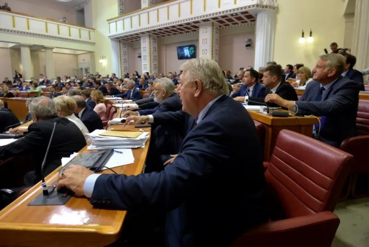 FOTOGALERIJA: Uzbudljiva atmosfera u Saboru za vrijeme glasanja o novim ministrima
