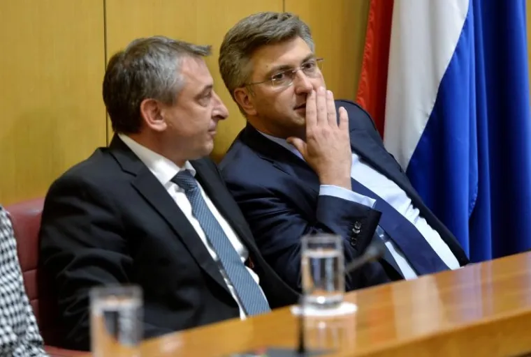 FOTOGALERIJA: Uzbudljiva atmosfera u Saboru za vrijeme glasanja o novim ministrima