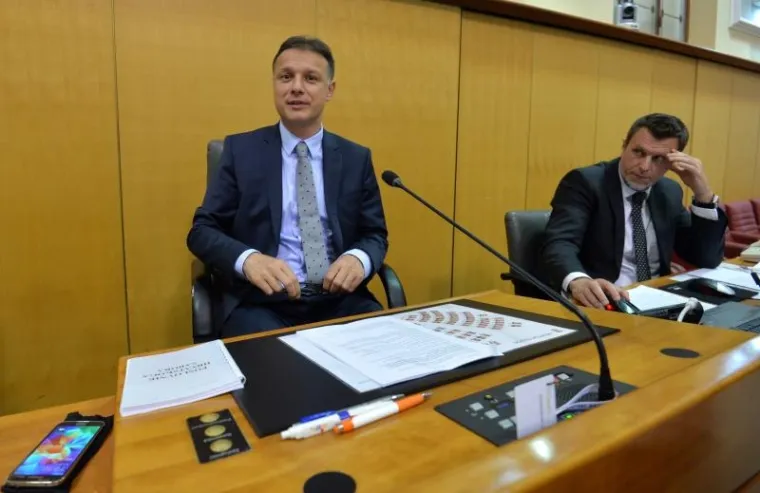 FOTOGALERIJA: Uzbudljiva atmosfera u Saboru za vrijeme glasanja o novim ministrima