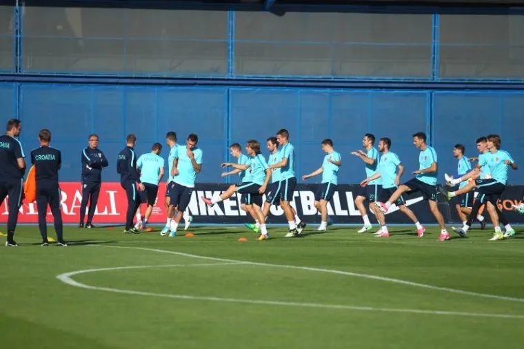 SPREMNI ZA POBJEDU: Osjetite atmosferu na zadnjem treningu Vatrenih prije puta na Island