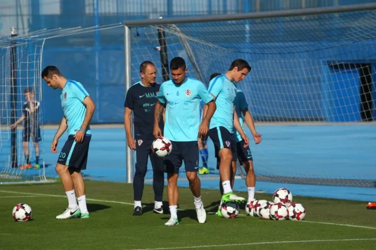 Hrvatska nogometna reprezentacija odradila je posljednji trening uoči odlaska u Reykjavik gdje u nedjelju igra protiv Islanda u kvalifikacijama za Svjetsko prvenstvo.