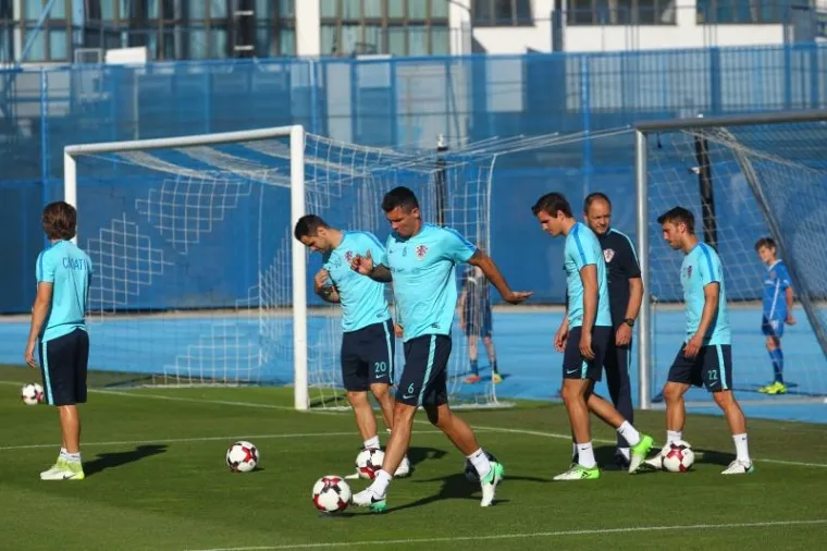 SPREMNI ZA POBJEDU: Osjetite atmosferu na zadnjem treningu Vatrenih prije puta na Island