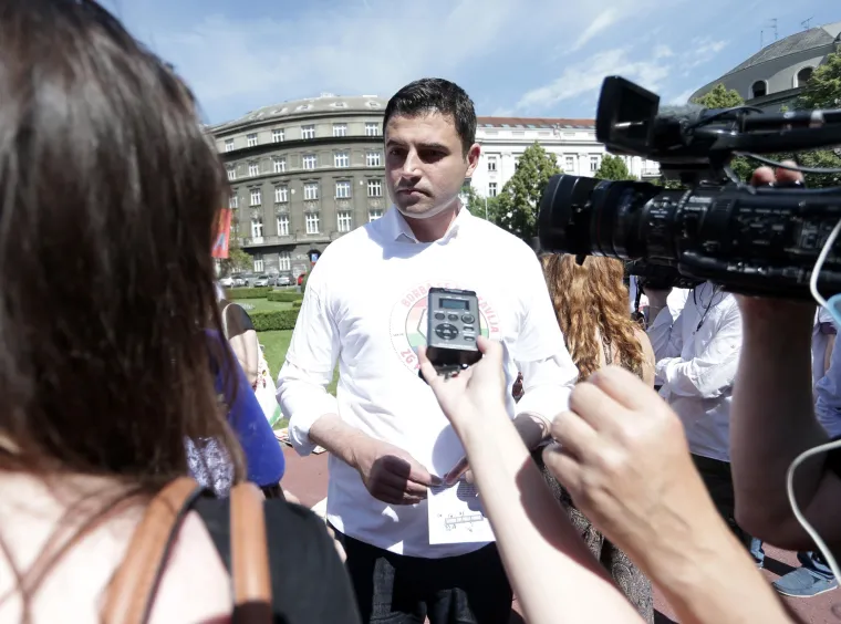 Na Povorci ponosa u Zagrebu i političari, poznati te transparenti: 'Isus liječi homofobiju', 'Psi laju, prajdovi prolaze', 'Have a gay day'...