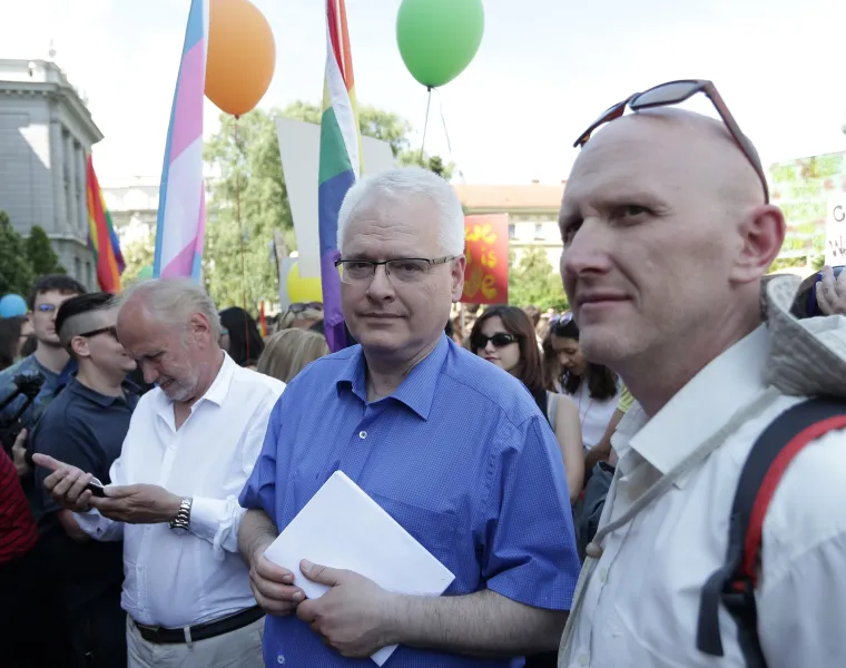 Na Povorci ponosa u Zagrebu i političari, poznati te transparenti: 'Isus liječi homofobiju', 'Psi laju, prajdovi prolaze', 'Have a gay day'...