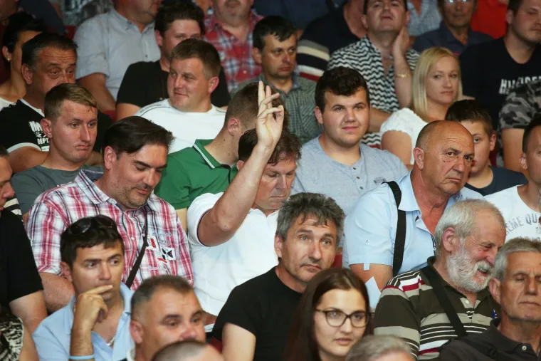 U KNAP-u održana aukcija 235 državnih vozila