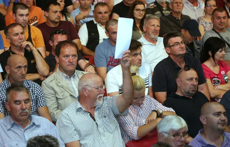 U KNAP-u održana aukcija 235 državnih vozila