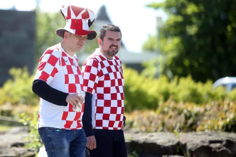 'BJEŽITE LJUDI, BJEŽITE IZ GRADA': Kockice poharale Reykjavik, pojavile se naljepnice s prekriženom Mamićevom glavom