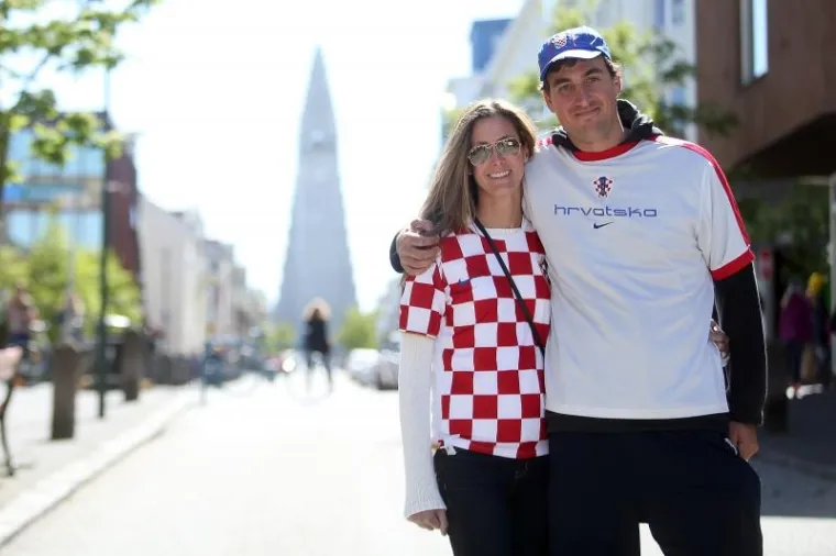 'BJEŽITE LJUDI, BJEŽITE IZ GRADA': Kockice poharale Reykjavik, pojavile se naljepnice s prekriženom Mamićevom glavom