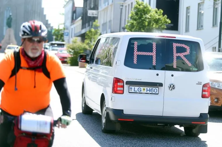 'BJEŽITE LJUDI, BJEŽITE IZ GRADA': Kockice poharale Reykjavik, pojavile se naljepnice s prekriženom Mamićevom glavom