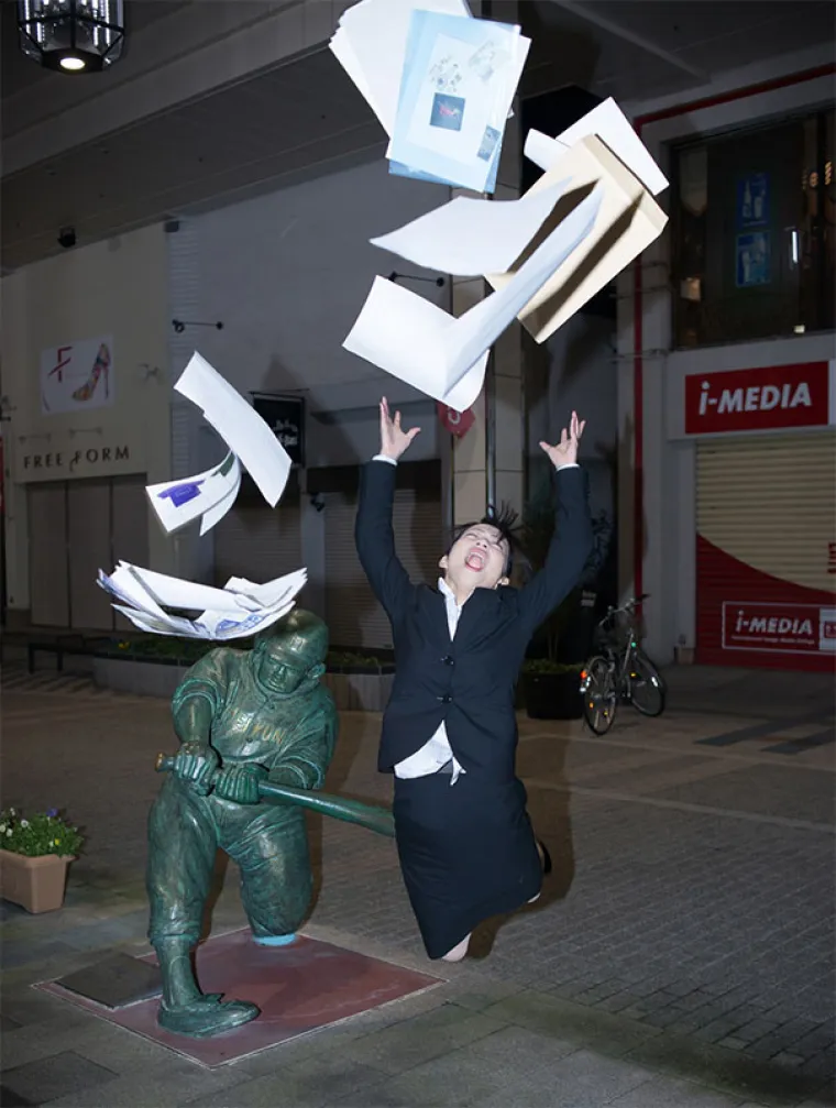 FENOMENALNO! Ova luda ekipa je odvela slikanje s kipovima na potpuno novu razinu