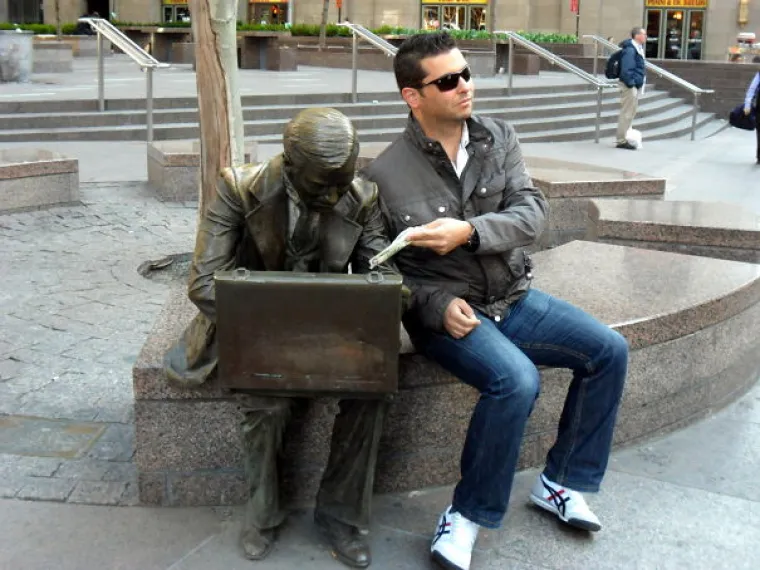 FENOMENALNO! Ova luda ekipa je odvela slikanje s kipovima na potpuno novu razinu